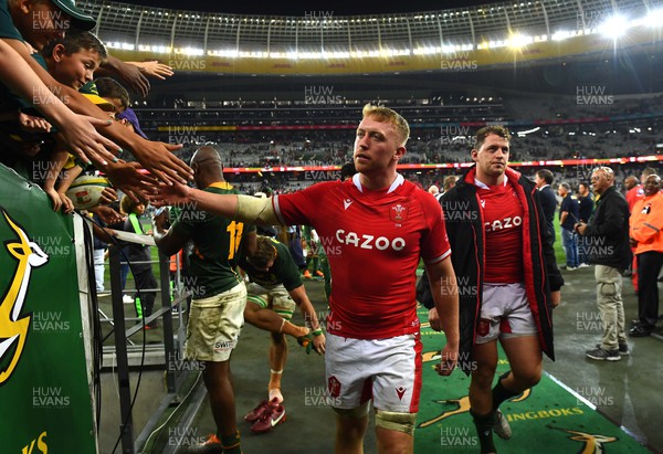 160722 - South Africa v Wales - Castle Lager Incoming Series 2022 Third Test - Tommy Reffell of Wales at the end of the game
