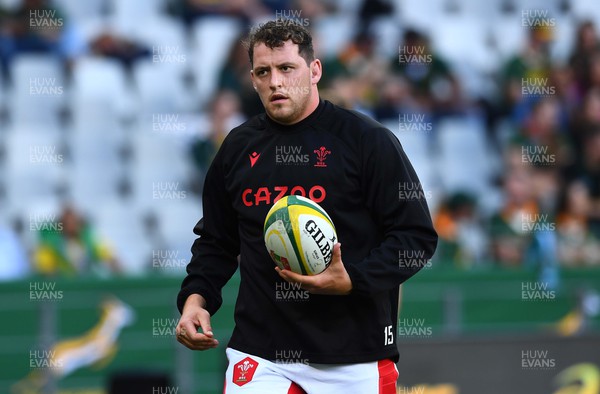 160722 - South Africa v Wales - Castle Lager Incoming Series 2022 Third Test - Ryan Elias of Wales during the warm up