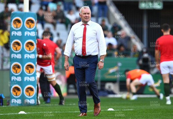 160722 - South Africa v Wales - Castle Lager Incoming Series 2022 Third Test - Wales head coach Wayne Pivac during the warm up