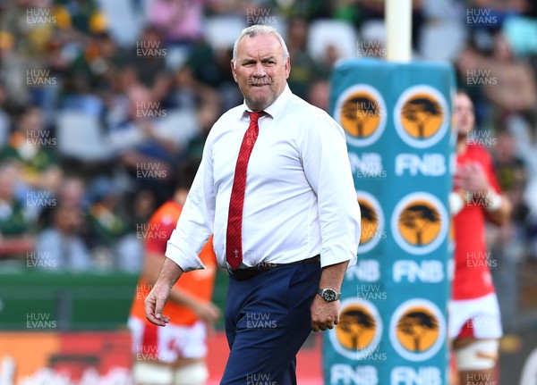 160722 - South Africa v Wales - Castle Lager Incoming Series 2022 Third Test - Wales head coach Wayne Pivac during the warm up