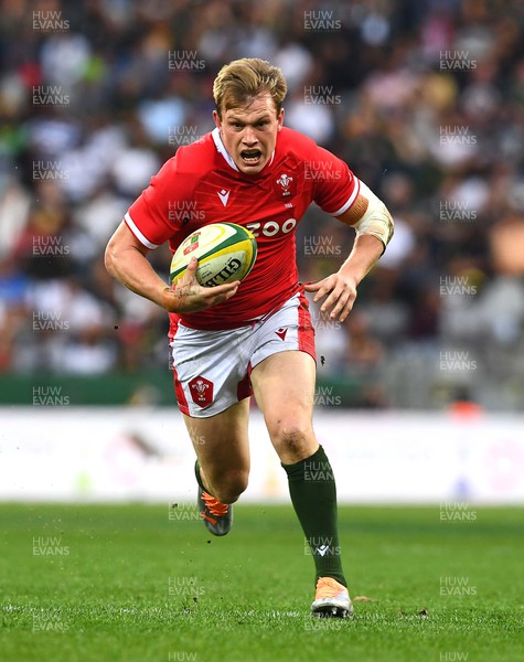 160722 - South Africa v Wales - Castle Lager Incoming Series 2022 Third Test - Nick Tompkins of Wales