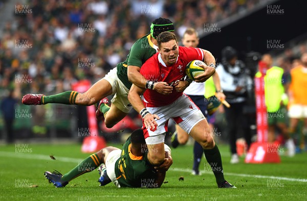 160722 - South Africa v Wales - Castle Lager Incoming Series 2022 Third Test - George North of Wales is tackled by Cheslin Kolbe and Damian Willemse of South Africa