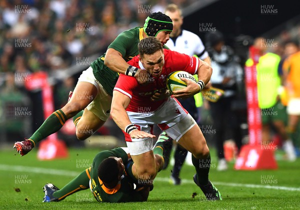 160722 - South Africa v Wales - Castle Lager Incoming Series 2022 Third Test - George North of Wales is tackled by Cheslin Kolbe and Damian Willemse of South Africa