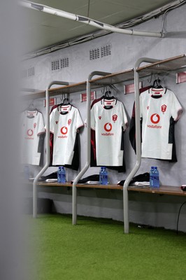 180726 - South Africa v Wales - Nations Championship - Wales changing room before the game