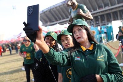 180726 - South Africa v Wales - Nations Championship - Fans outside the stadium before the game