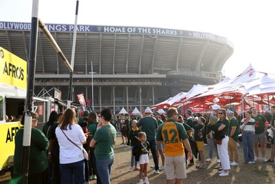 180726 - South Africa v Wales - Nations Championship - Fans outside the stadium before the game