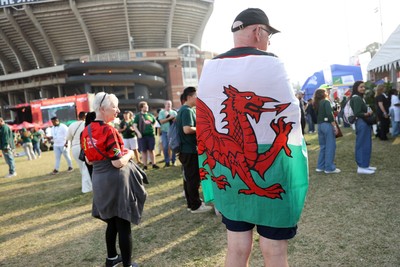 180726 - South Africa v Wales - Nations Championship - Fans outside the stadium before the game