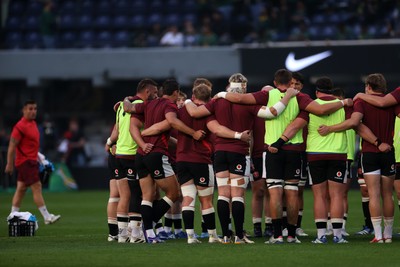 180726 - South Africa v Wales - Nations Championship - Wales team huddle