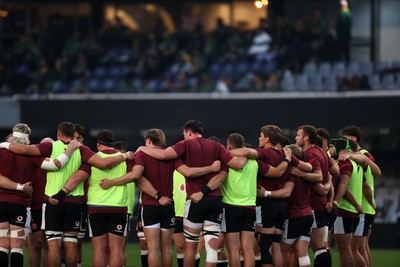 180726 - South Africa v Wales - Nations Championship - Wales team huddle