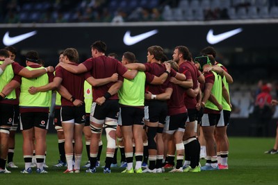 180726 - South Africa v Wales - Nations Championship - Wales team huddle