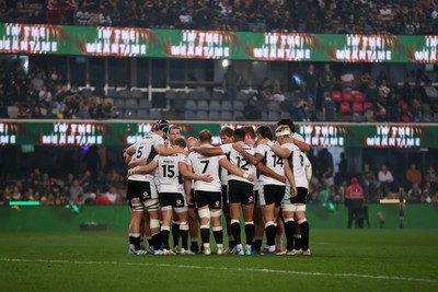 180726 - South Africa v Wales - Nations Championship - Wales team huddle