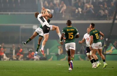 180726 - South Africa v Wales - Nations Championship - Ellis Mee of Wales goes up for the ball