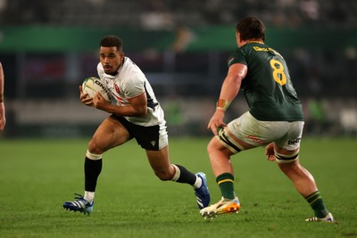 180726 - South Africa v Wales - Nations Championship - Ben Thomas of Wales is challenged by Jasper Wiese of South Africa 