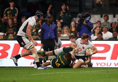 180726 - South Africa v Wales - Nations Championship - Ellis Mee of Wales is just short of the line