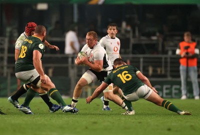 180726 - South Africa v Wales - Nations Championship - Tommy Reffell of Wales is tackled by Andre-Hugo Venter of South Africa 