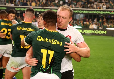 180726 - South Africa v Wales - Nations Championship - Kurt-Lee Arendse of South Africa and Tommy Reffell of Wales 