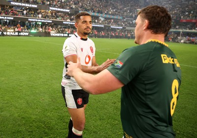 180726 - South Africa v Wales - Nations Championship - Ben Thomas of Wales and Jasper Wiese of South Africa 