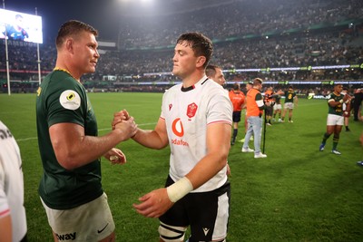 180726 - South Africa v Wales - Nations Championship - Cobus Wiese of South Africa and Freddie Thomas of Wales 