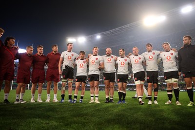 180726 - South Africa v Wales - Nations Championship - Dewi Lake of Wales speaks in the team huddle