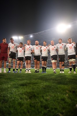 180726 - South Africa v Wales - Nations Championship - Dewi Lake of Wales speaks in the team huddle