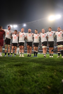 180726 - South Africa v Wales - Nations Championship - Dewi Lake of Wales speaks in the team huddle