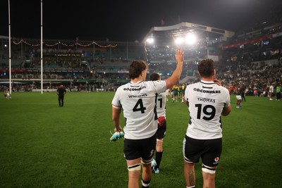 180726 - South Africa v Wales - Nations Championship - Teddy Williams of Wales thanks the fans at full time