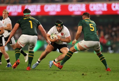 180726 - South Africa v Wales - Nations Championship - Nicky Smith of Wales is challenged by Ruben van Heerden of South Africa 