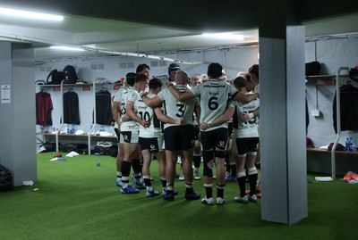 180726 - South Africa v Wales - Nations Championship - Wales team huddle