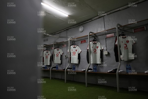 180726 - South Africa v Wales - Nations Championship - Wales changing room before the game