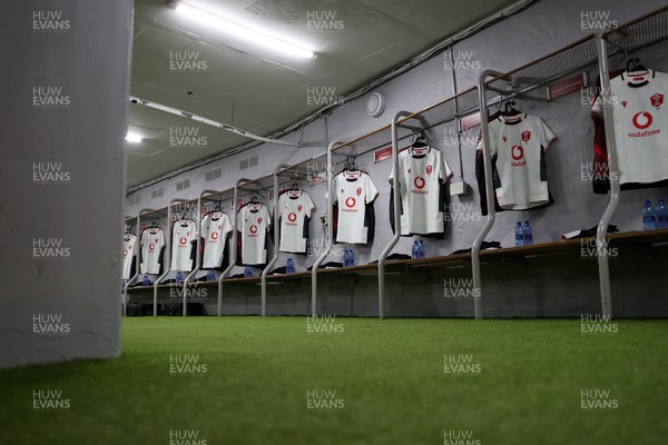 180726 - South Africa v Wales - Nations Championship - Wales changing room before the game