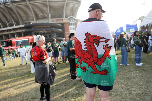 180726 - South Africa v Wales - Nations Championship - Fans outside the stadium before the game