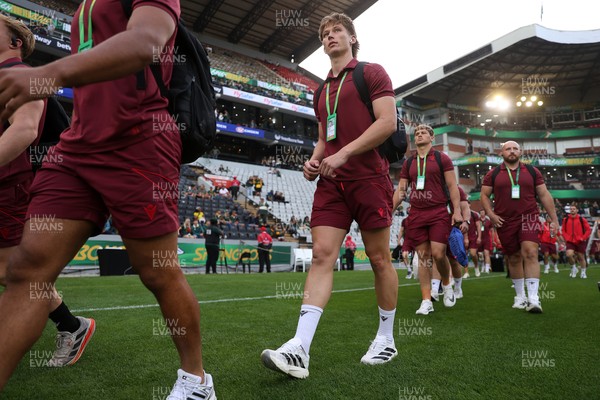 180726 - South Africa v Wales - Nations Championship - Ellis Mee of Wales arrives at the stadium