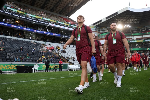 180726 - South Africa v Wales - Nations Championship - Alex Mann of Wales arrives at the stadium