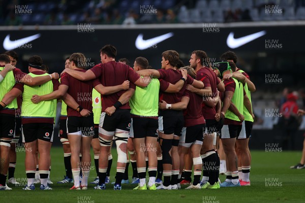180726 - South Africa v Wales - Nations Championship - Wales team huddle