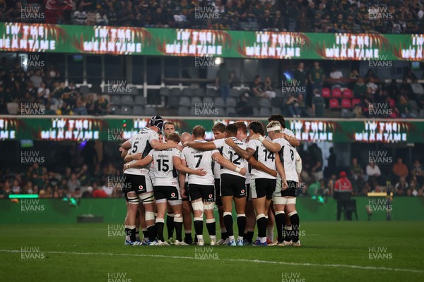 180726 - South Africa v Wales - Nations Championship - Wales team huddle