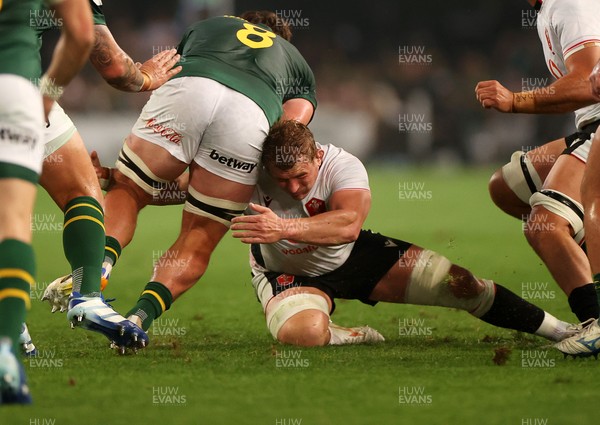 180726 - South Africa v Wales - Nations Championship - Jasper Wiese of South Africa is tackled by Jac Morgan of Wales 