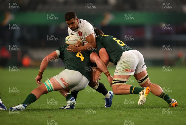 180726 - South Africa v Wales - Nations Championship - Ben Thomas of Wales is tackled by Cobus Wiese and Jasper Wiese of South Africa 