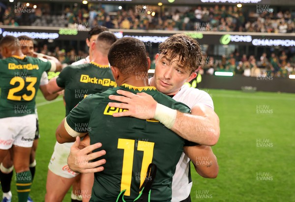 180726 - South Africa v Wales - Nations Championship - Kurt-Lee Arendse of South Africa and Dan Edwards of Wales 