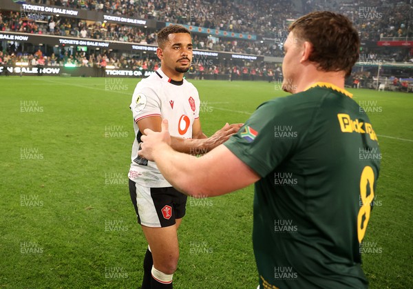 180726 - South Africa v Wales - Nations Championship - Ben Thomas of Wales and Jasper Wiese of South Africa 