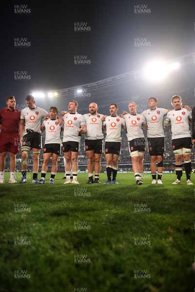 180726 - South Africa v Wales - Nations Championship - Dewi Lake of Wales speaks in the team huddle
