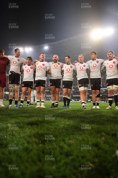 180726 - South Africa v Wales - Nations Championship - Dewi Lake of Wales speaks in the team huddle