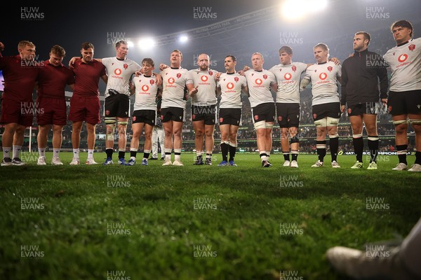 180726 - South Africa v Wales - Nations Championship - Dewi Lake of Wales speaks in the team huddle