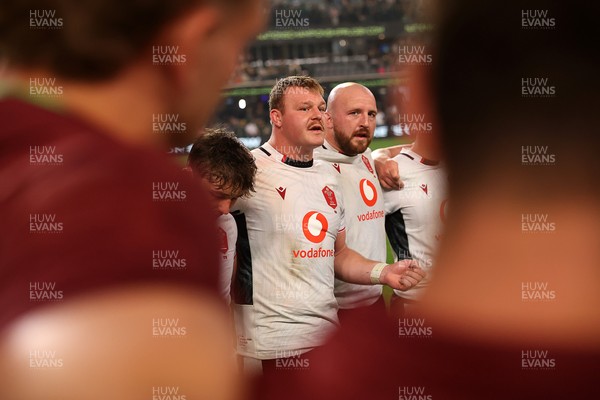 180726 - South Africa v Wales - Nations Championship - Dewi Lake of Wales speaks in the team huddle