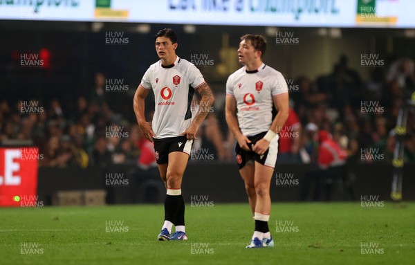 180726 - South Africa v Wales - Nations Championship - Louis Rees-Zammit and Dan Edwards of Wales 