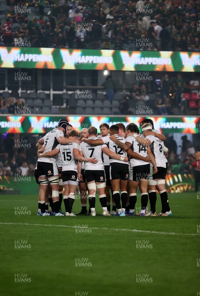 180726 - South Africa v Wales - Nations Championship - Wales team huddle