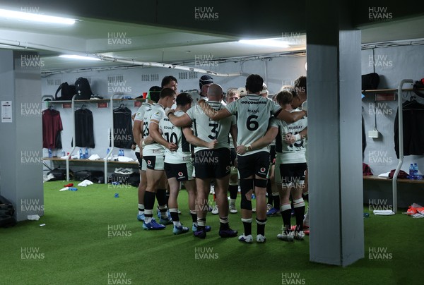 180726 - South Africa v Wales - Nations Championship - Wales team huddle