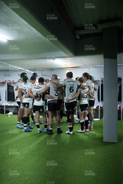 180726 - South Africa v Wales - Nations Championship - Wales team huddle
