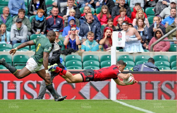 200617  - South Africa vs Wales - HSBC World Rugby Sevens Series - Wales' Luke Morgan scores a spectacular opening try  