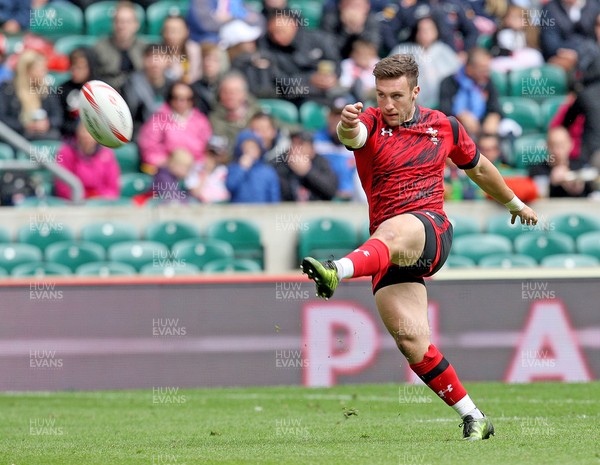 200617  - South Africa vs Wales - HSBC World Rugby Sevens Series - Wales' Billy McBride misses an added time drop goal which would have drawn the match  