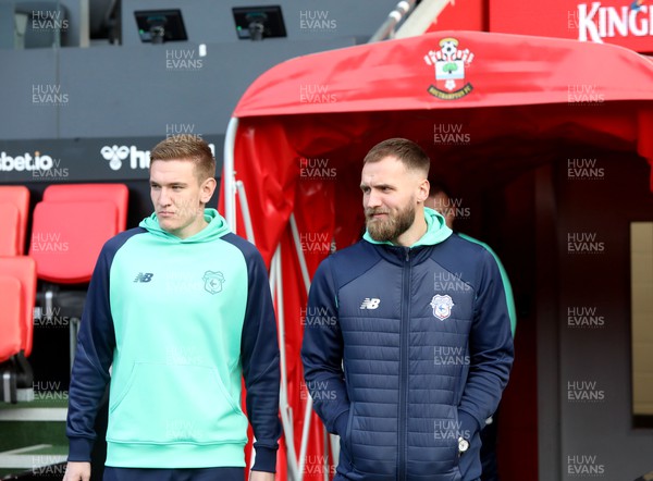 021223 - Southampton v Cardiff City - Sky Bet Championship - Cardiff players inspect the pitch
